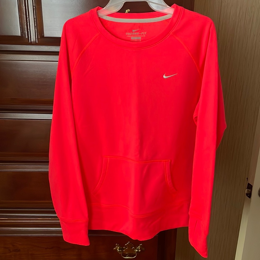 New without tags Nike therma-fit pullover.